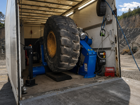 Baumaschine und EM